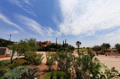 Appartement rez-de-jardin dans résidence golfique